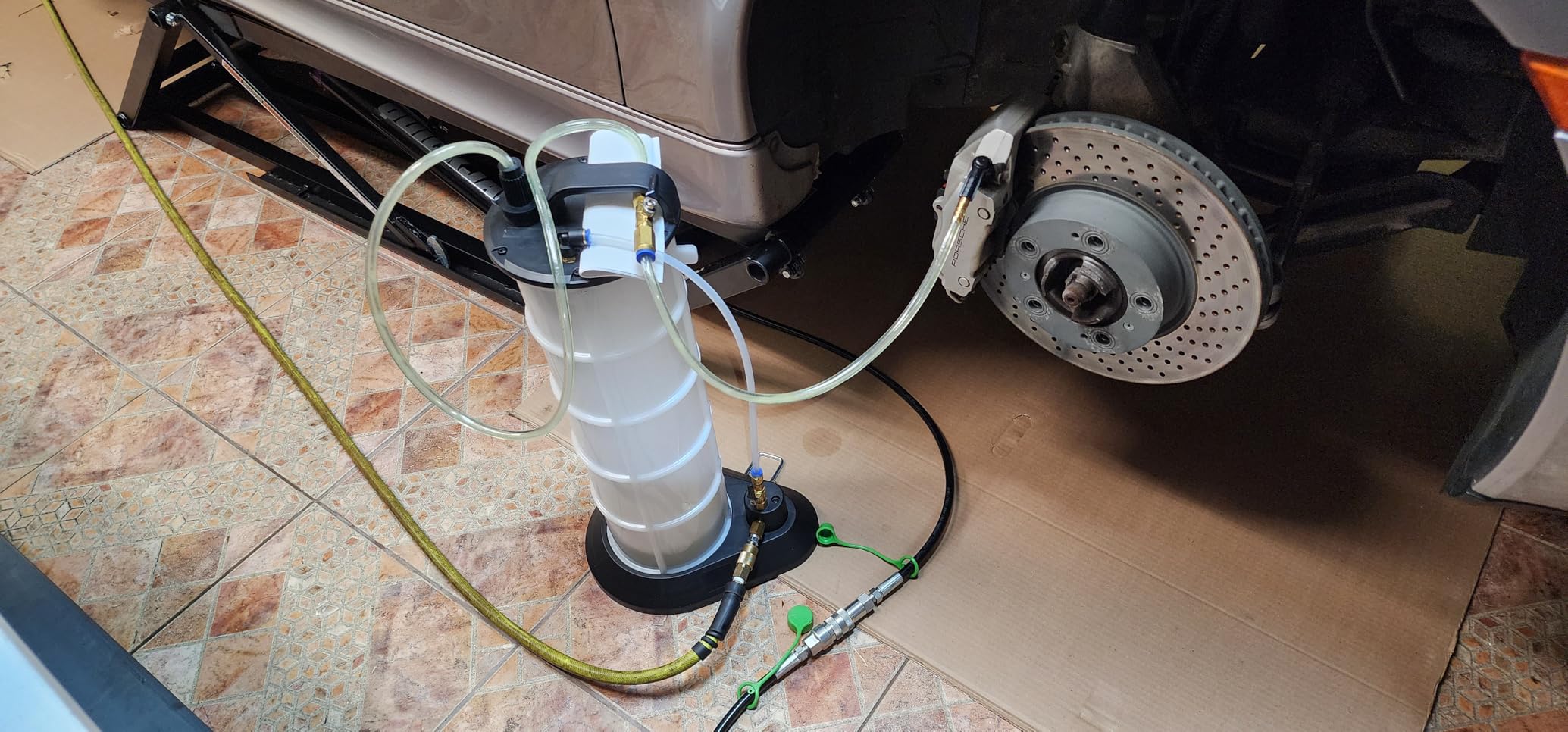 Mityvac MV7300 Pneumatic 2.3 Gallon Venturi Vacuum Pump Fluid Evacuator, Uses Compressed Air, Chemical-Resistant Polyethylene, Air Shut-Off Valve, Overflow Prevention, Quick-Drain Spout customer photo 1