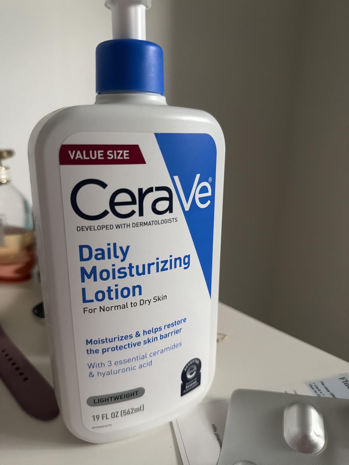 CeraVe Daily Moisturizing Lotion for Dry Skin, Body Lotion & Face Moisturizer with Hyaluronic Acid and Ceramides, Daily Moisturizer, Fragrance Free, Oil-Free, 12 Ounce customer photo 1