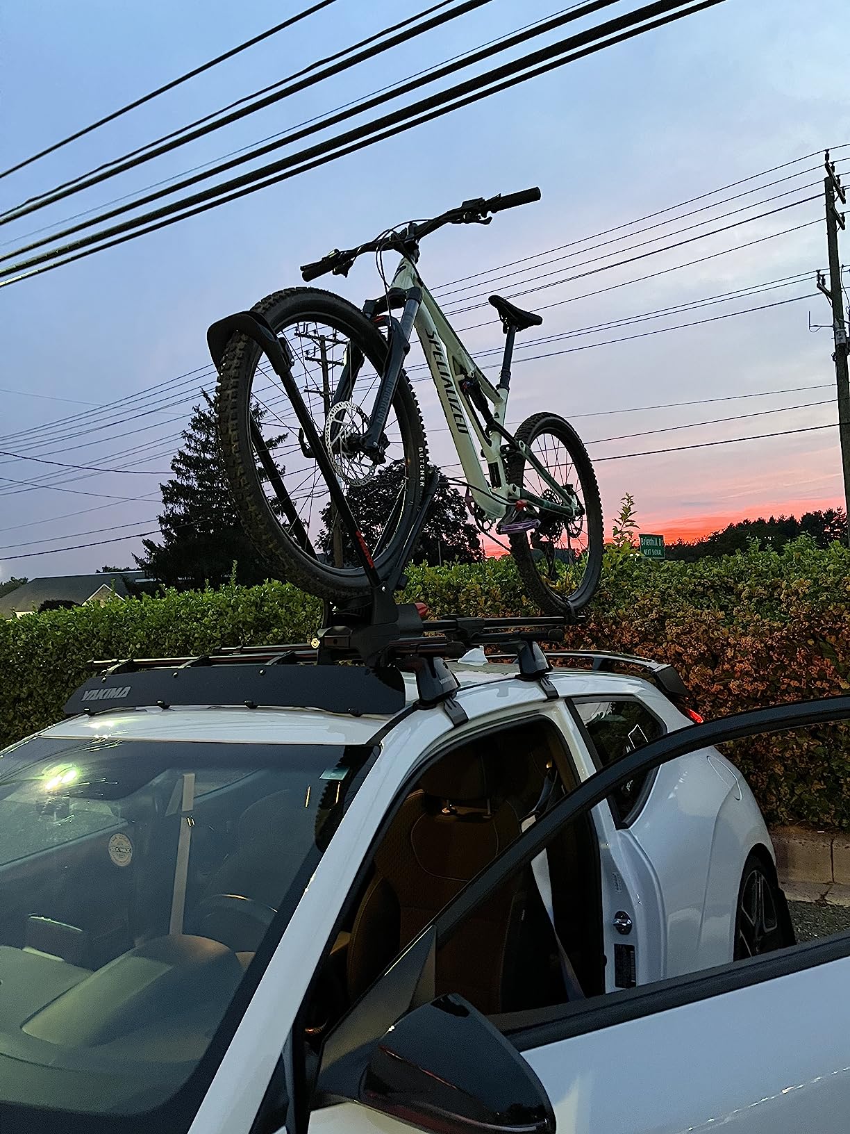 Yakima FrontLoader Rooftop Bike Rack Mount - Heavy-Duty Car & SUV Roof Carrier customer photo 2