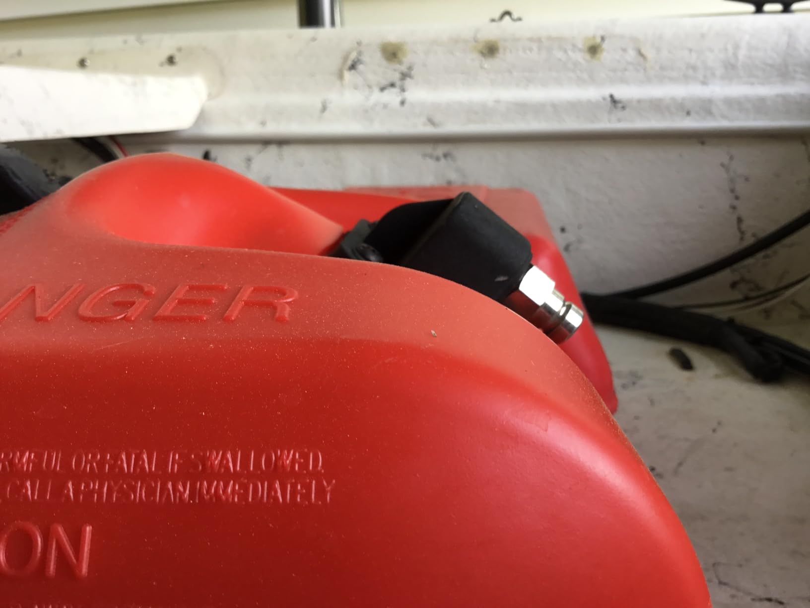 Scepter 9 Gallon Portable Marine Gas Can, Boat Fuel Tank, 2-Way Vented Cap, Built-In Fuel Gauge and Pick-Up, Handles, EPA & CARB Compliant, Rectangular (08667) customer photo 2
