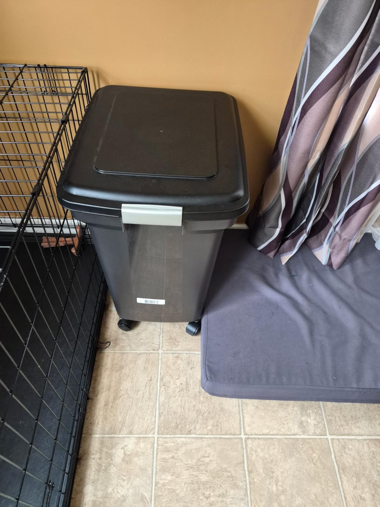 IRIS USA Dog Food Storage Container 58 Lb, Airtight Large Pet Food Storage Bin with Wheels, Made in USA, Black customer photo 1