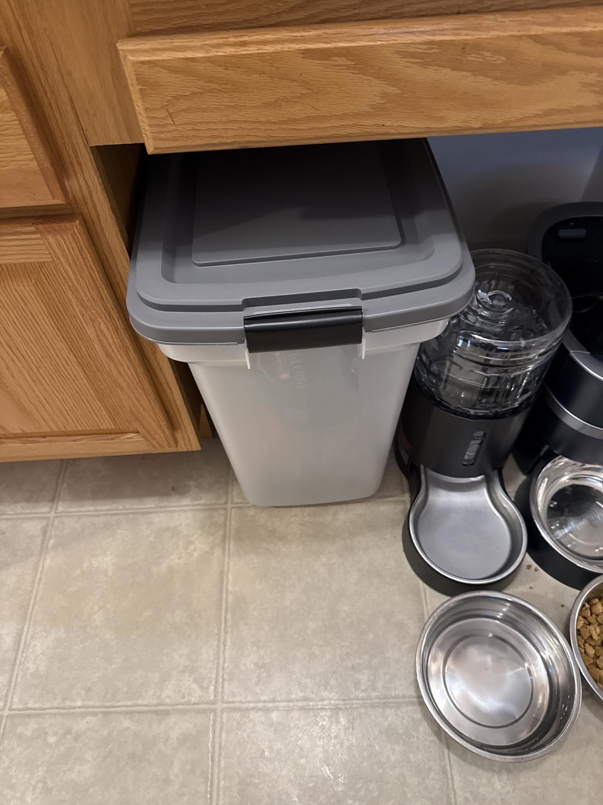IRIS USA Dog Food Storage Container 58 Lb, Airtight Large Pet Food Storage Bin with Wheels, Made in USA, Black customer photo 2
