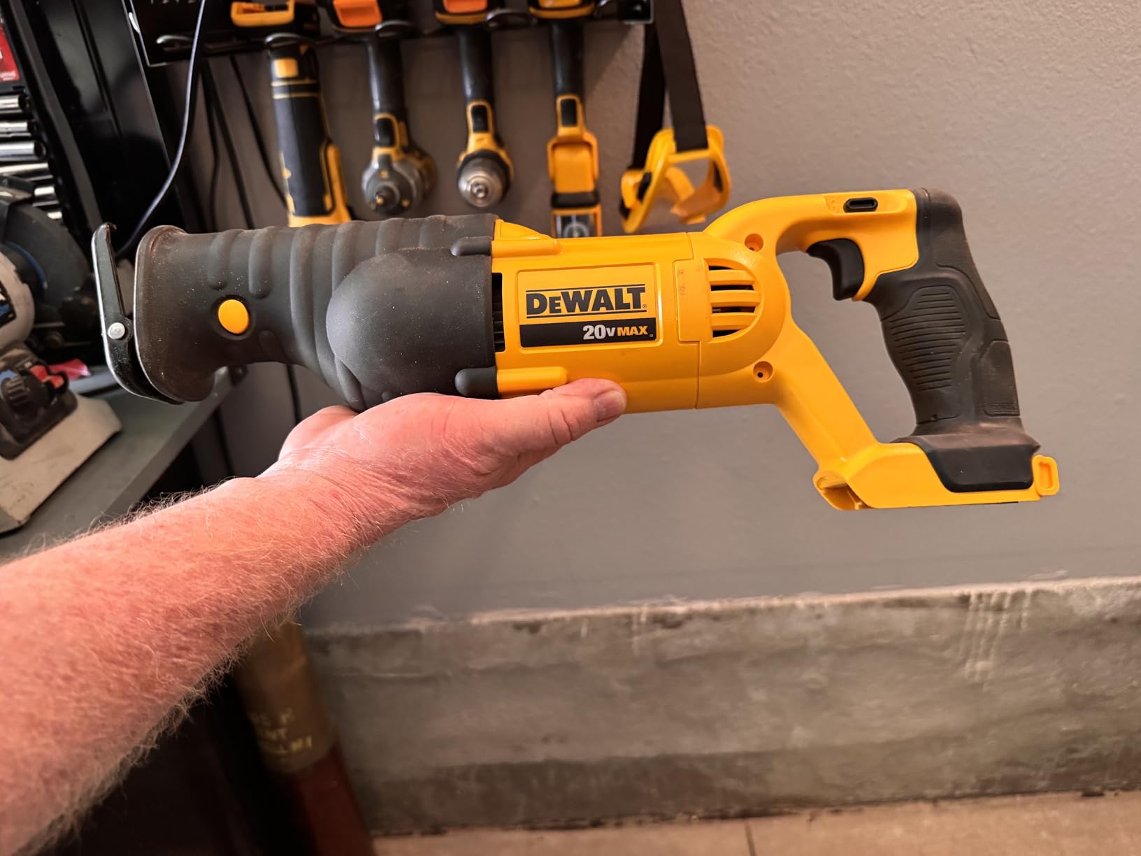 DeWalt 20V MAX Reciprocating Saw, 3,000 Strokes Per Minute, Variable Speed Trigger Cordless Saw, Tool Only (DCS380B) customer photo 2