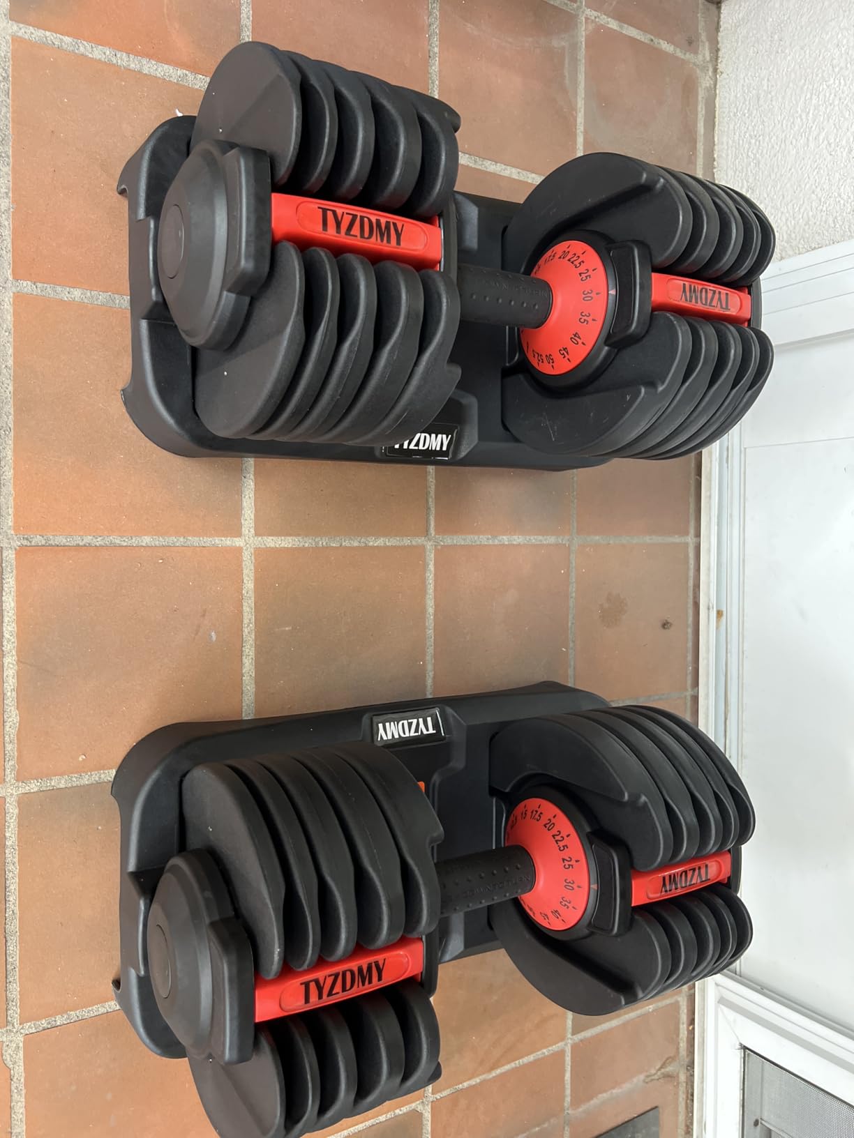 Yes4All Kettlebell Sets, 5-10-15-20-25-30 LB Cast Iron Strength Training Kettlebells, Wide Handles & Flat Bottom customer photo 1