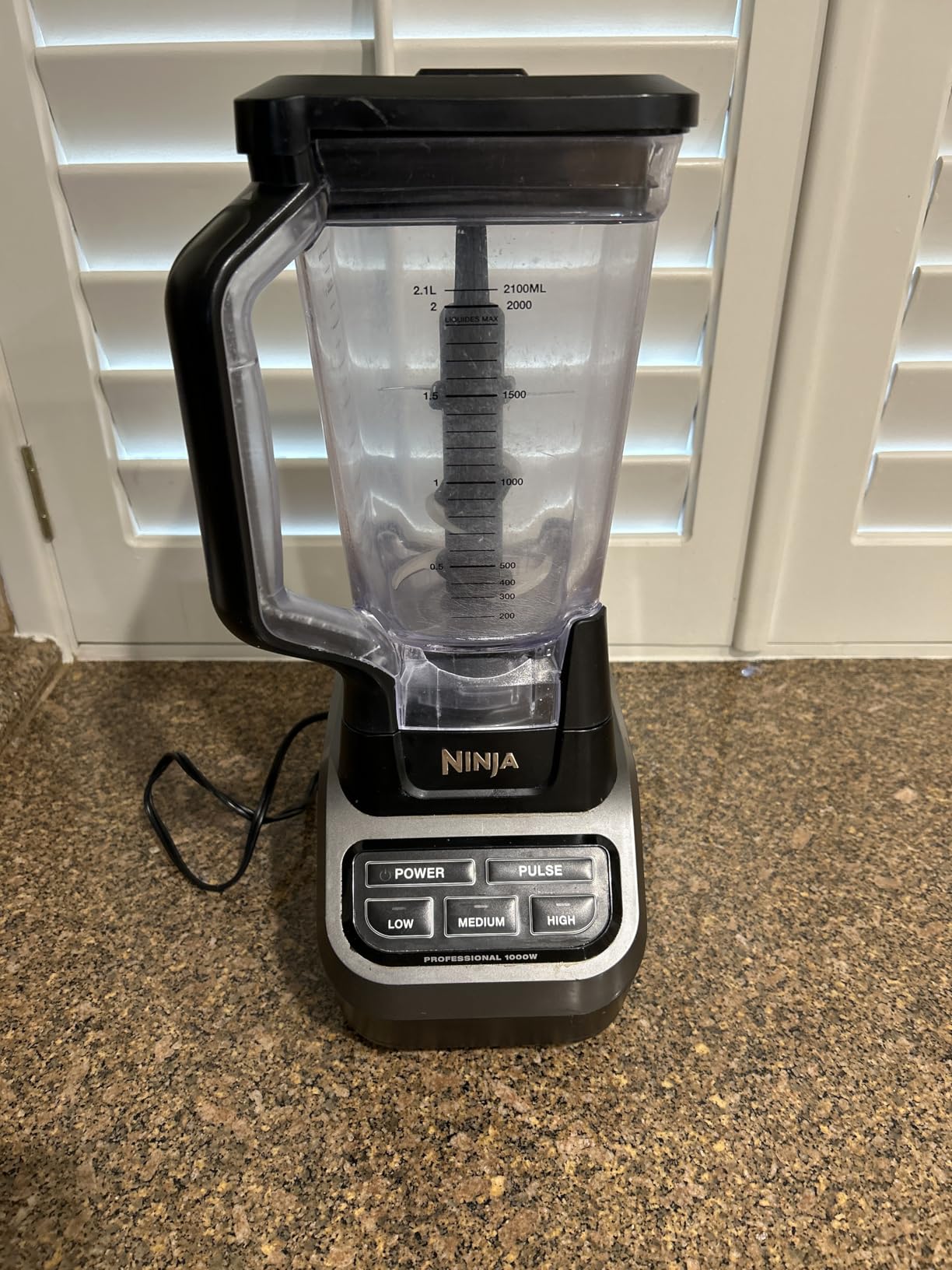 Ninja BL660 Professional Compact Smoothie & Food Processing Blender, 1100-Watts, 3 Functions -for Frozen Drinks, Smoothies, Sauces, & More, 72-oz.* Pitcher, (2) 16-oz. To-Go Cups & Spout Lids, Gray customer photo 1
