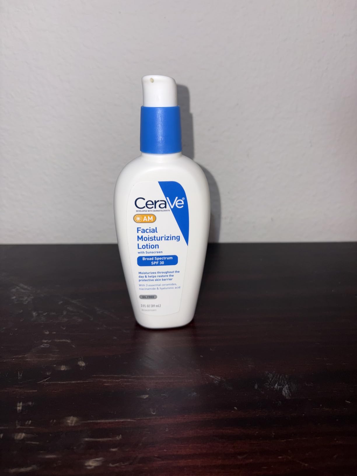CeraVe AM Facial Moisturizing Lotion with SPF 30, Oil-Free Face Moisturizer with SPF, Formulated with Hyaluronic Acid, Niacinamide & Ceramides, Non-Comedogenic, Broad Spectrum Sunscreen, 3 Ounce customer photo 2