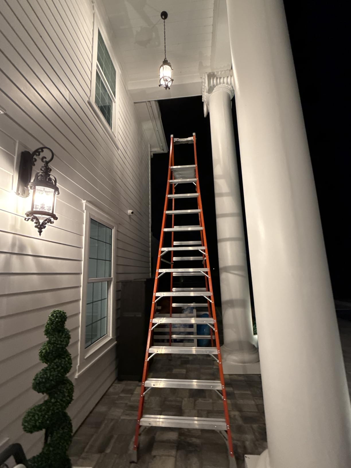 Louisville Ladder 4-Foot Fiberglass Platform Step Ladder, 300-Pound Load Capacity, Type IA, FXP1704 customer photo 1