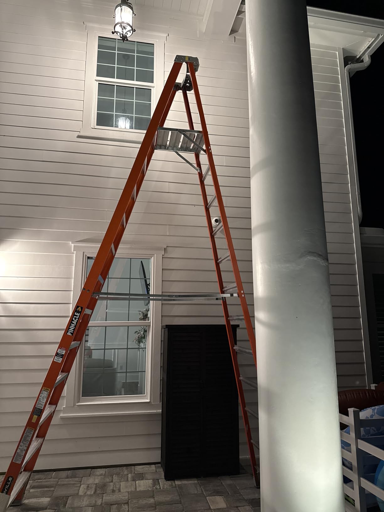 Louisville Ladder 4-Foot Fiberglass Platform Step Ladder, 300-Pound Load Capacity, Type IA, FXP1704 customer photo 2