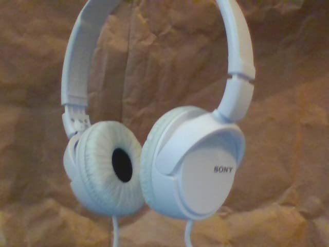 Sony ZX Series Wired On-Ear Headphones, MDR-ZX110, White customer photo 1