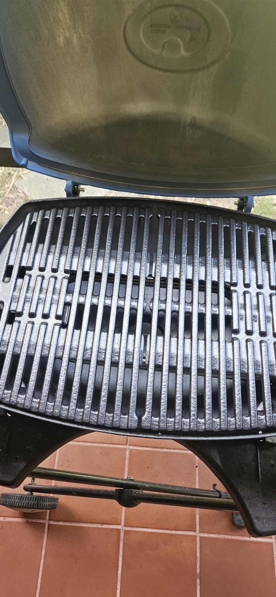 Weber Q1200 Liquid Propane Portable Gas Grill, Blue - 1-Burner Travel and Camping Grill with Cast-Iron Grates & Electronic Ignition (8,500 BTU Burner) customer photo 1