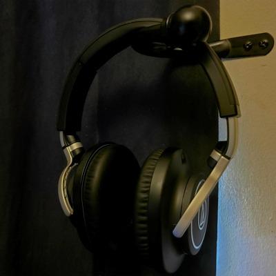 ATH-M70x Closed-Back Dynamic Professional Studio Monitor Headphones customer photo 2