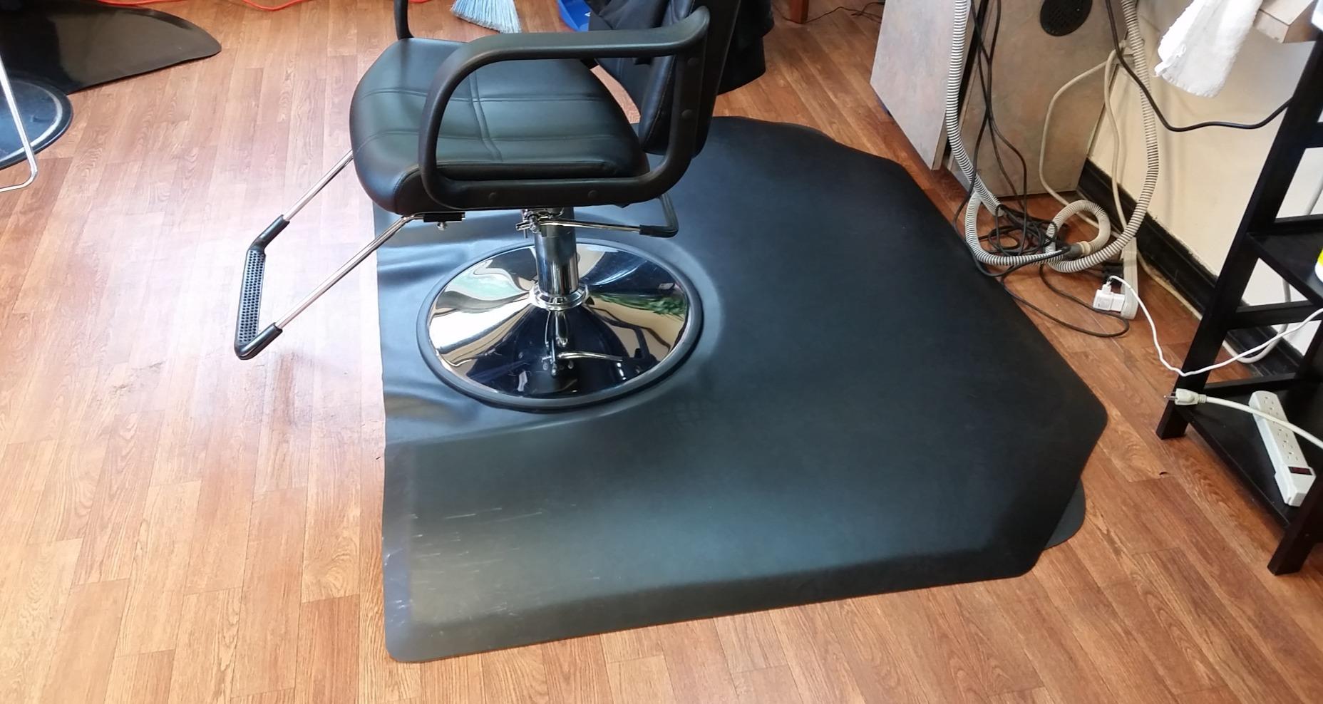 Saloniture 5 ft. x 4 ft. Salon & Barber Shop Chair Anti-Fatigue Mat - Black Hexagon - 1 in. Thick customer photo 2