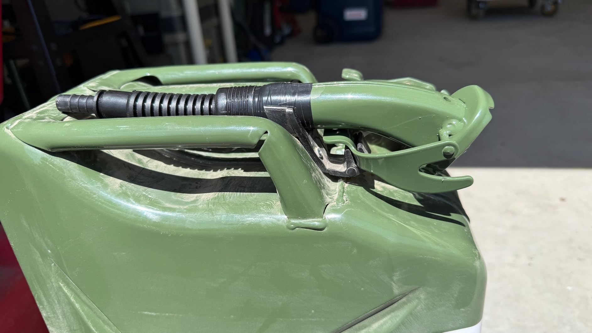 Wavian USA Authentic NATO Jerry Can and Spout System - Rust-Proof, EPA & CARB Compliant, 10 Litre, Yellow customer photo 2