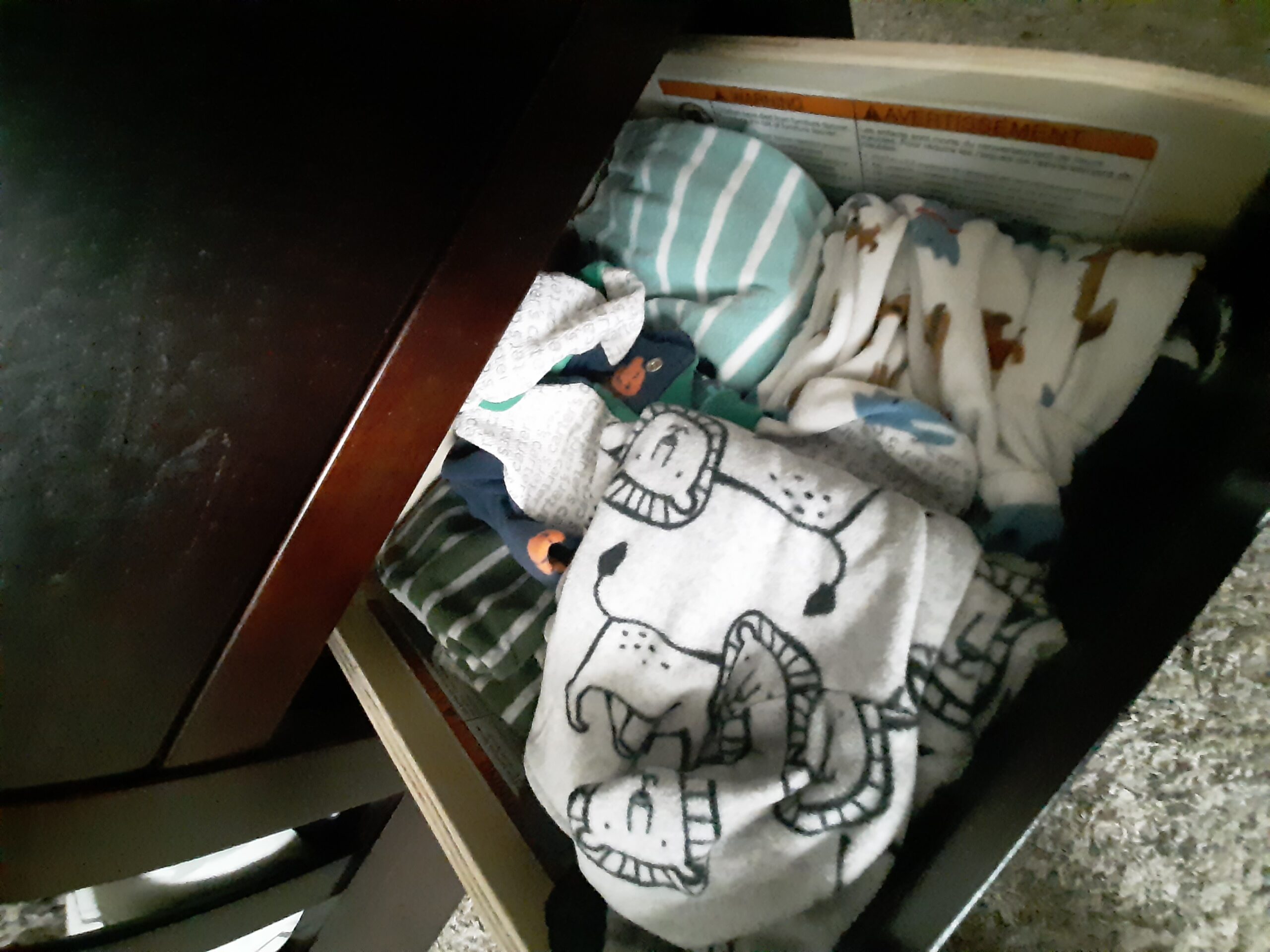 Graco Remi 4-in-1 Convertible Crib & Changer - GREENGUARD Gold Certified, Fits Standard Crib Mattress, Converts to Toddler Bed and Full Bed, 4 Adjustable Mattress Heights (White) customer photo 2