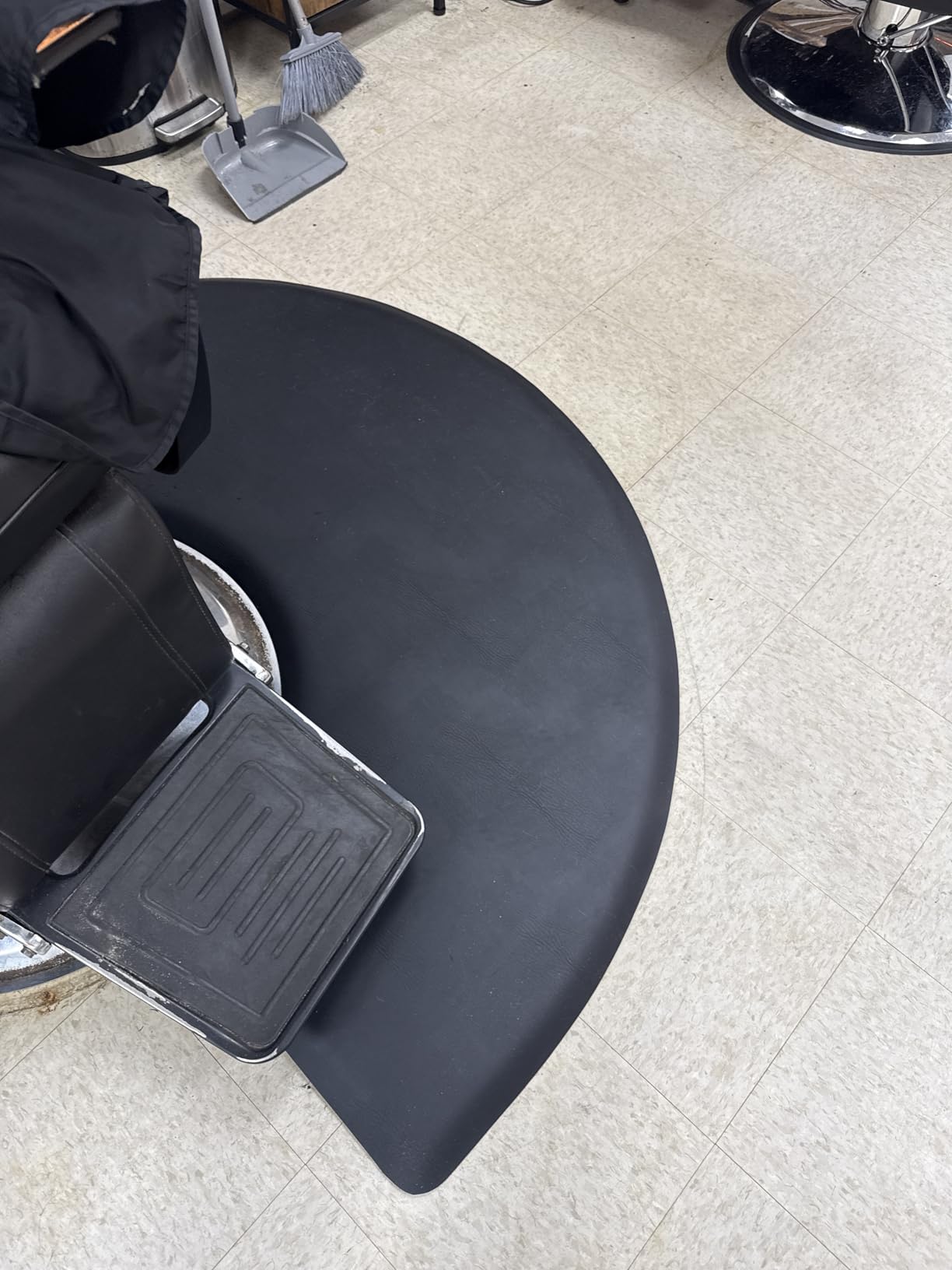 Saloniture 3 ft. x 4 ft. Salon & Barber Shop Chair Anti-Fatigue Mat - Black Semi Circle - 1 in. Thick customer photo 1
