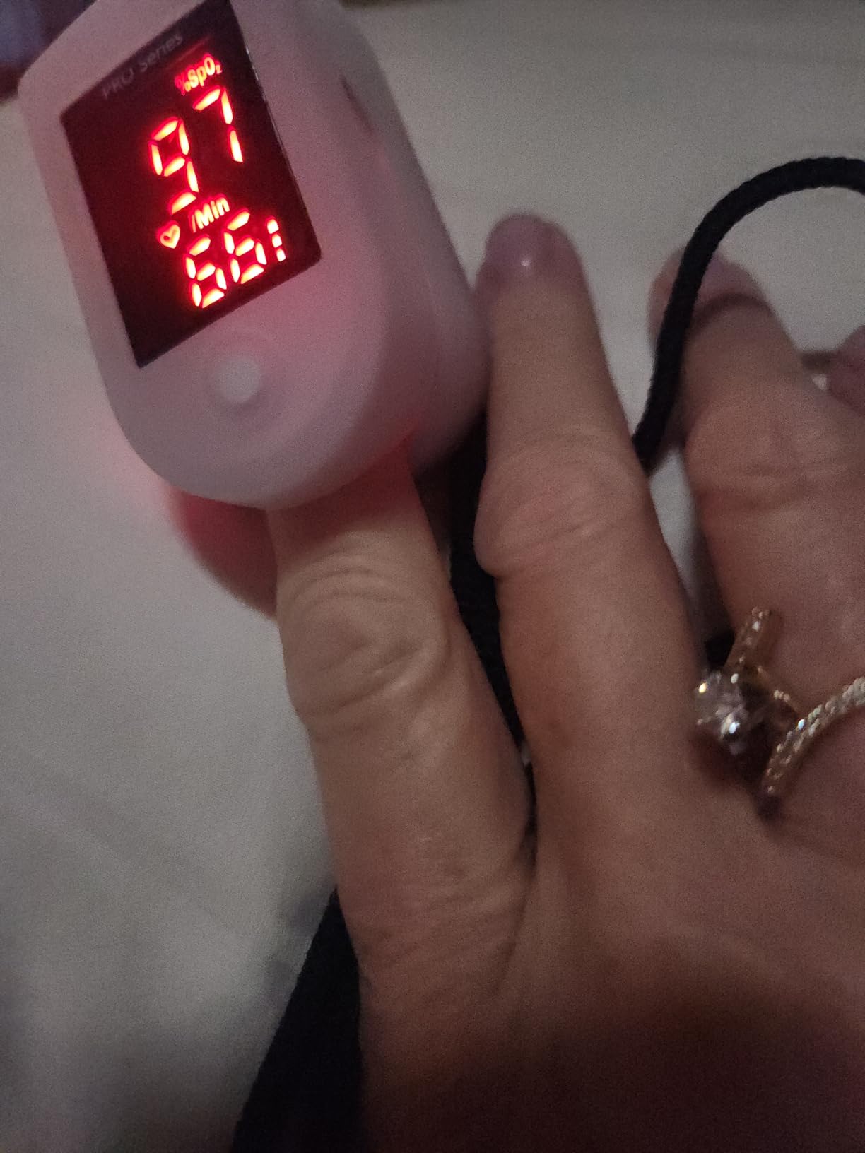 Zacurate Pro Series 500DL Fingertip Pulse Oximeter Blood Oxygen Saturation Monitor with Silicone Cover, Batteries and Lanyard (Mystic Purple) customer photo 1