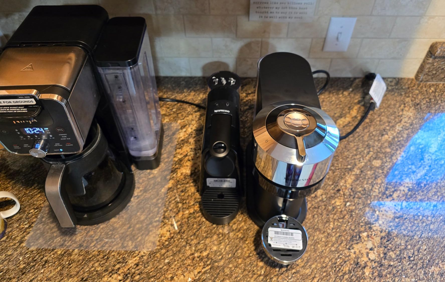 Essenza Mini Coffee and Espresso Machine by De'Longhi, 1150 watts, 110ml, Black customer photo 2