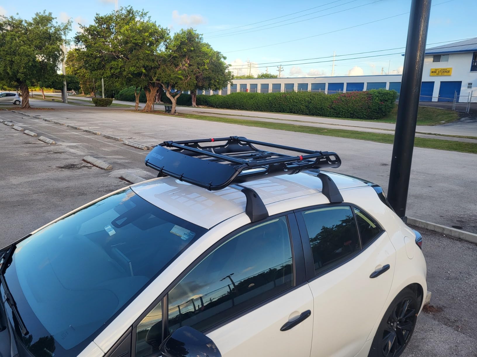 Yakima OffGrid Cargo Basket Steel Rooftop Carrier, Medium Size - Vehicle Roof Rack with Fairing, Quick Release Mount, and Universal Fit for Cars, SUVs, and Trucks customer photo 2