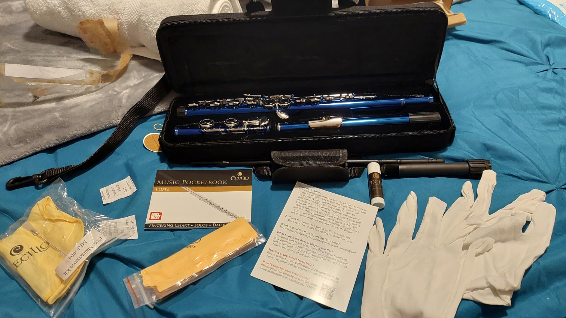 Mendini By Cecilio Flute, 16 Keys Closed Hole C Flute Instrument For Beginners with Carrying Case, Cork Grease, Stand, Lesson Book, Cleaning Kit, Gloves (Silver) customer photo 2