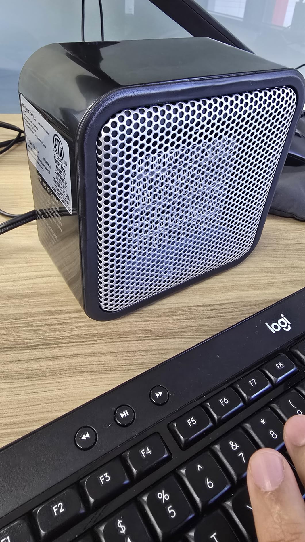 Amazon Basics Ceramic Portable Mini Space Heater for Office Desk, Indoor Use, Fast Heating, Energy Efficient, 500W, With Tip-Over Protection, Lightweight 1.4 lbs, Black customer photo 1