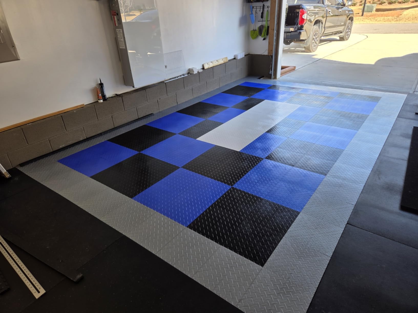 Big Floors RaceDeck Garage Floor Tiles, Diamond Plate Pattern Heavy-Duty Copolymer Modular Tile, Black, 48 Pack of 12 x 12