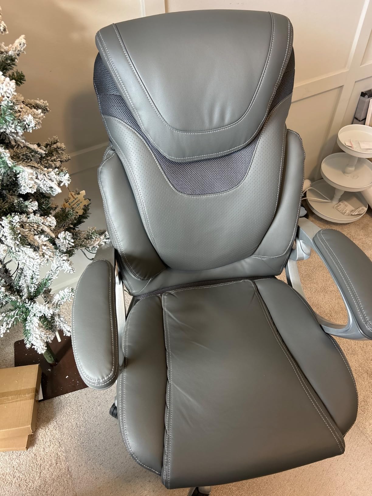 Serta Bryce Executive Office Chair - Ergonomic Computer Desk Chair with Lumbar Technology - Adjustable Height - Memory Foam Body Pillows - 360 Degree Swivel Rolling Base - Bonded Leather customer photo 1
