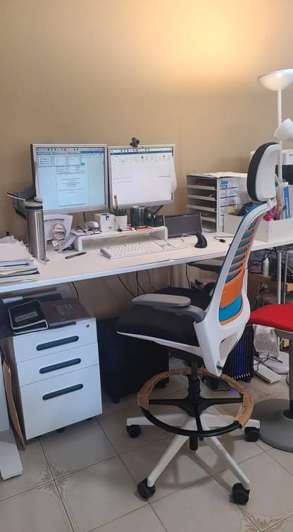 Steelcase Series 1 Stool Chair, Graphite Frame with 3D Microknit Fabric (Licorice) customer photo 2