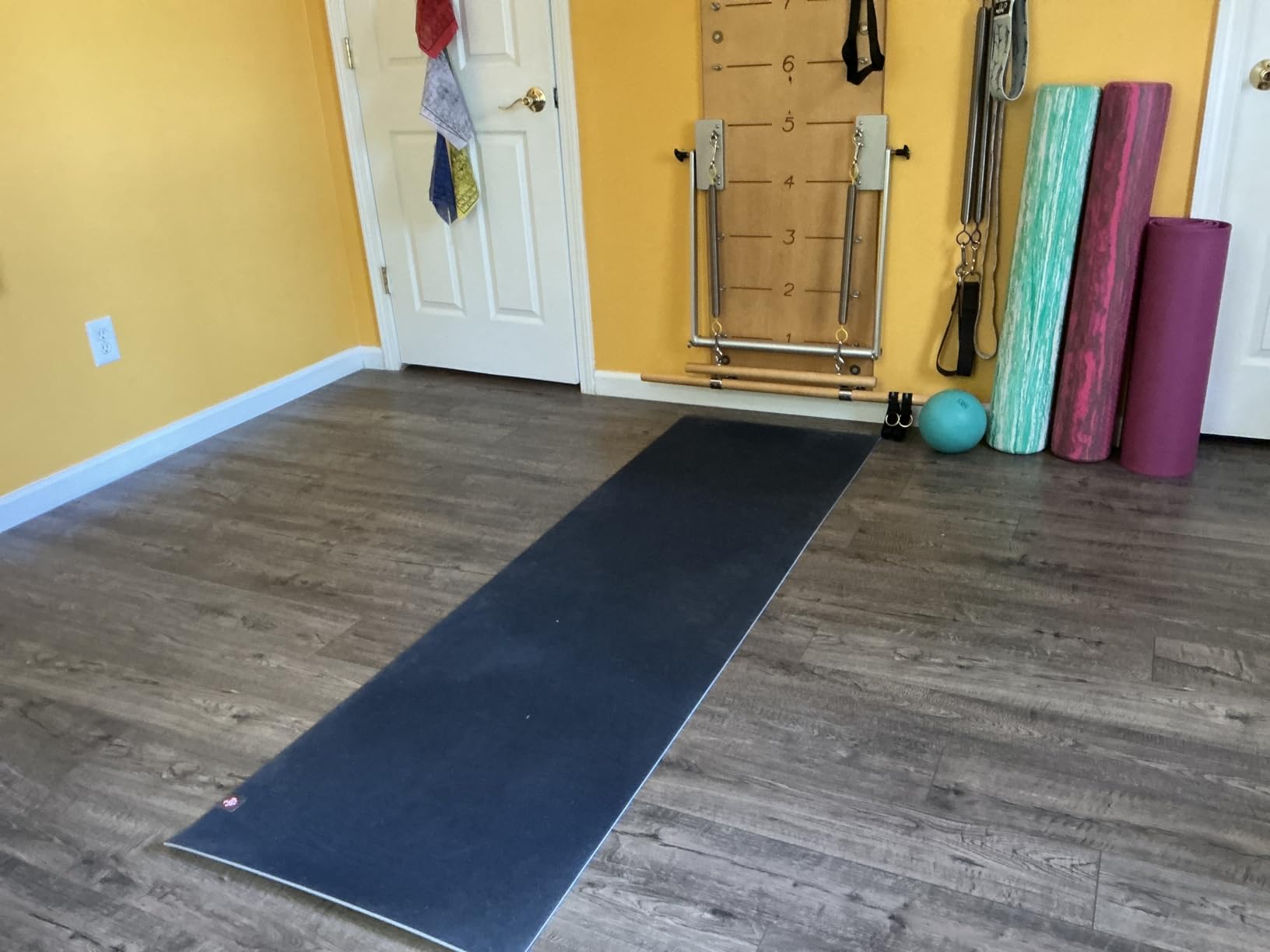 Manduka eKO Yoga Mat - Natural Rubber | Eco-Friendly | Soft Textured Surface | Natural Next-to-Skin Feel customer photo 1
