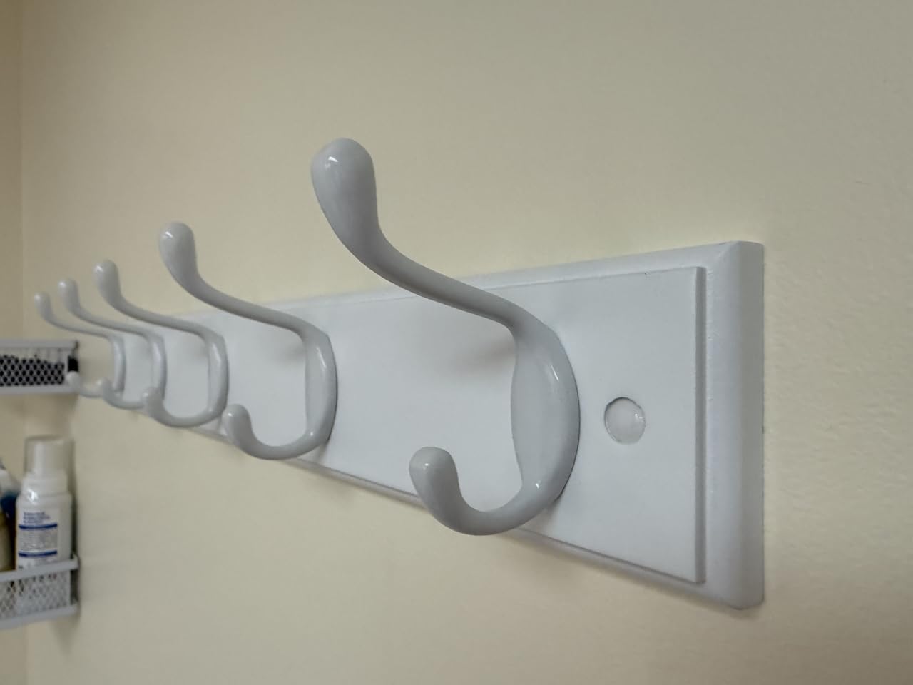SONGMICS Wall-Mounted Coat Rack, Hook Rack, 4 Dual Metal Hooks, for Coats, Bags, Keys, in the Entryway, Bedroom, Living Room, White ULHR23WT customer photo 2