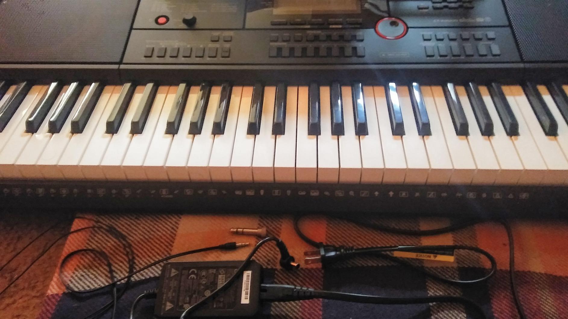 Casio CT-X3000 - 61-Key Portable Arranger Keyboard | 800 Tones, 235 Rhythms, DSP Effects, 17-Track Recorder, USB MIDI, 12W Speakers, Phrase Pads, Aux In customer photo 2