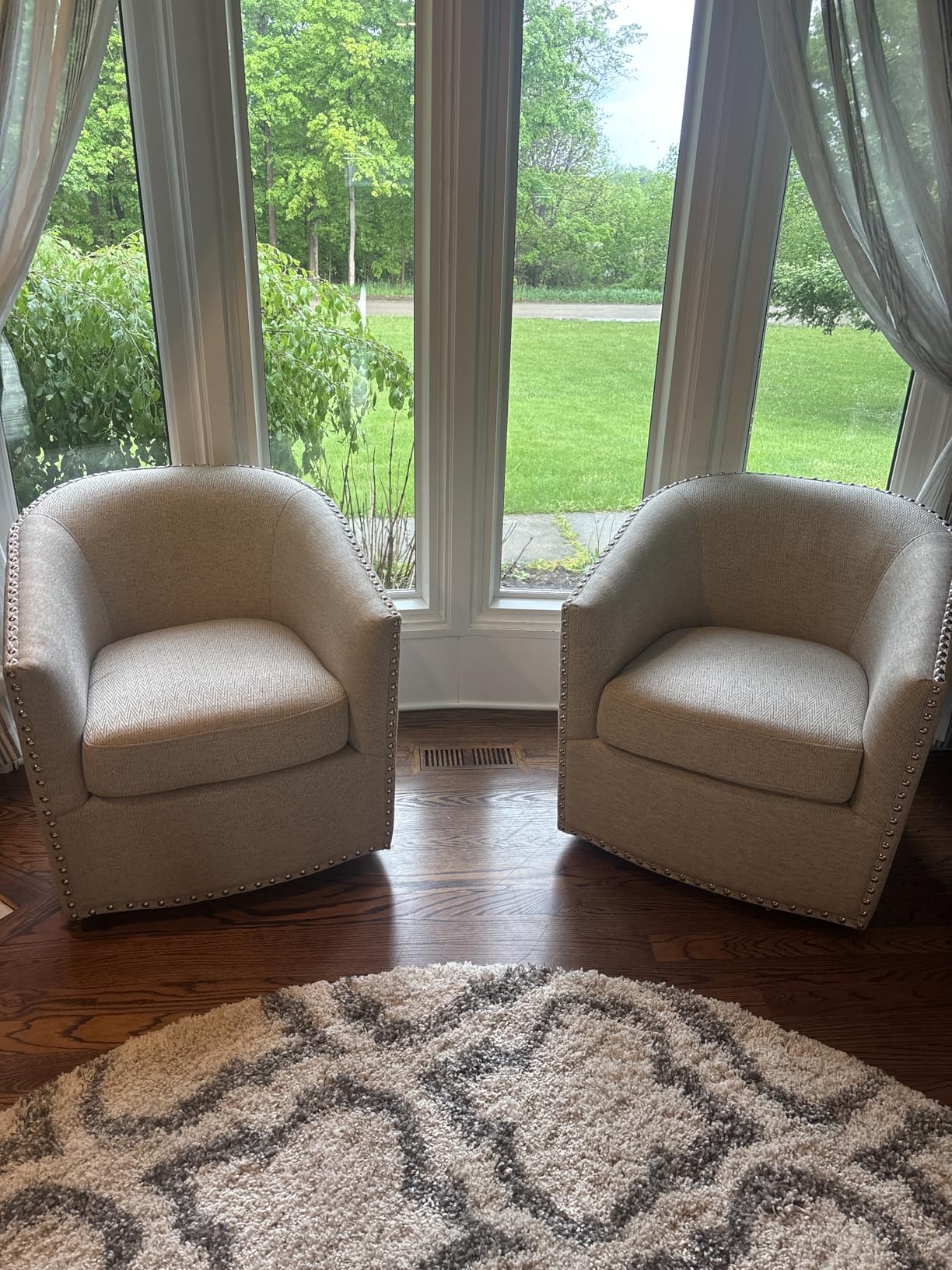 Madison Park Swivel Barrel Accent Chair, Upholstered Curved Back with 7-Inch Thick Woven Cushion, 360 Degree Swivel, Nailhead Trim, Comfy Chair for Living Room, Bedroom, Office, 28