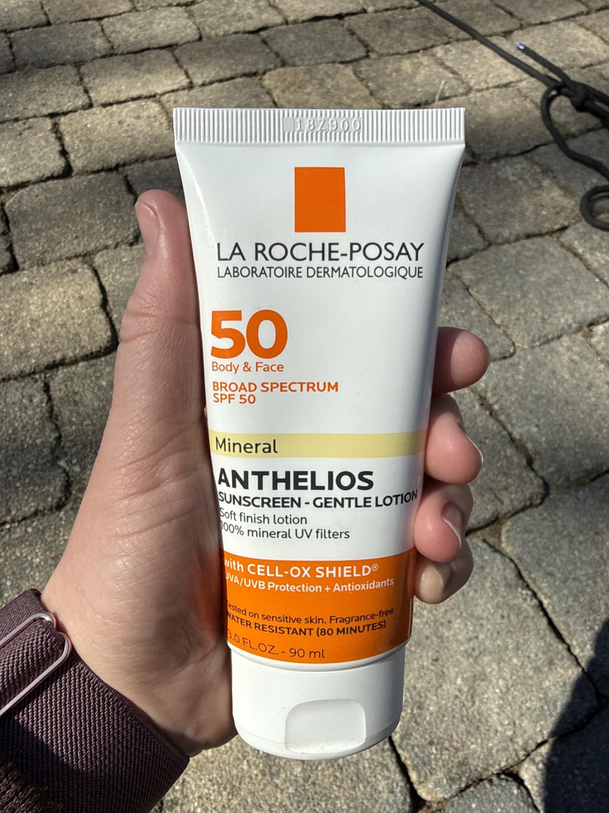 La Roche-Posay Anthelios Mineral Sunscreen SPF 50 Gentle Lotion, Broad Spectrum, Face & Body, Titanium Dioxide & Zinc Oxide, Oil Free customer photo 2