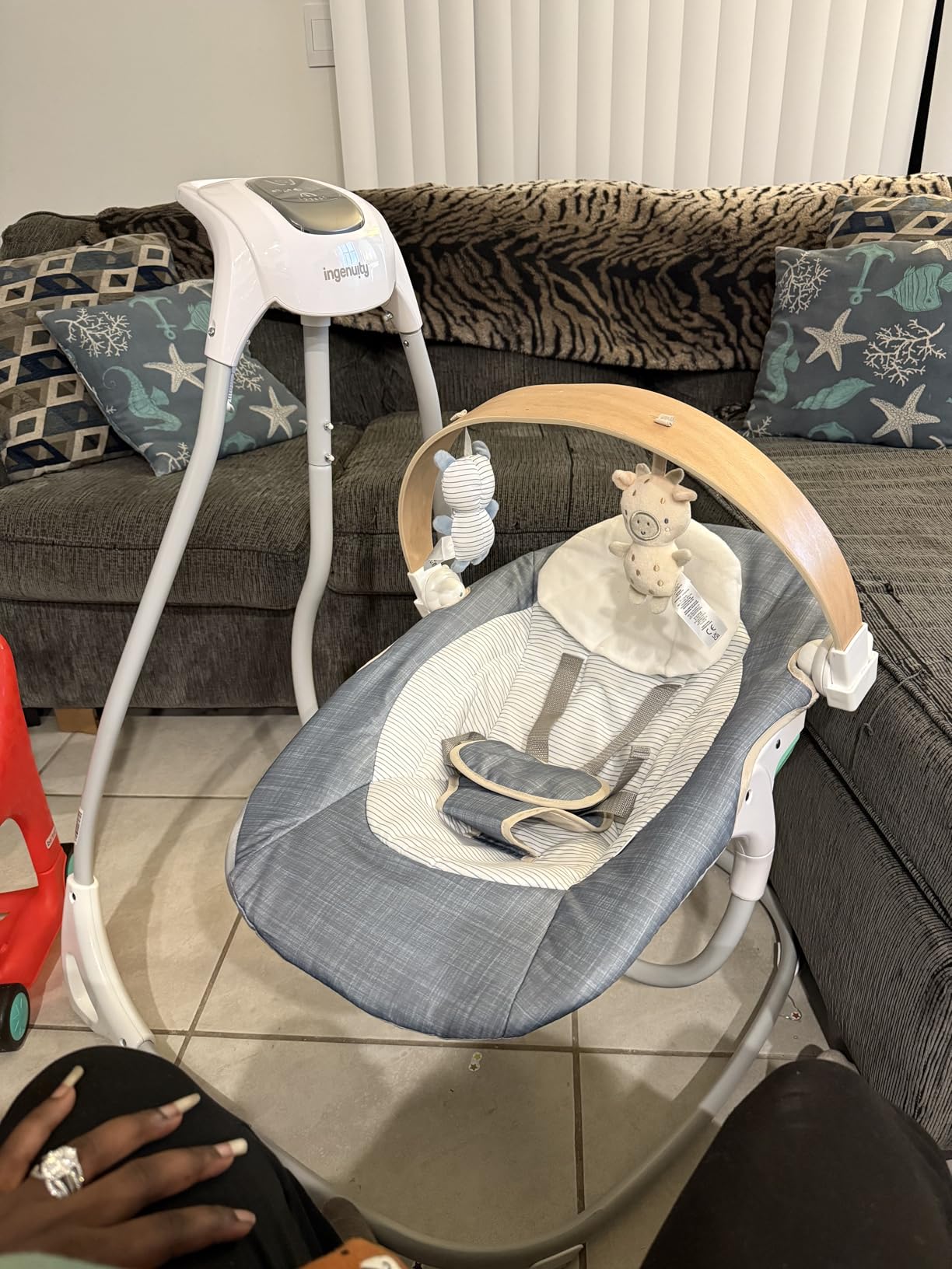 Ingenuity SimpleComfort Lightweight Compact 6-Speed Multi-Direction Baby Swing, Vibrations & Nature Sounds, 0-9 Months 6-20 lbs (Pink Cassidy) customer photo 2