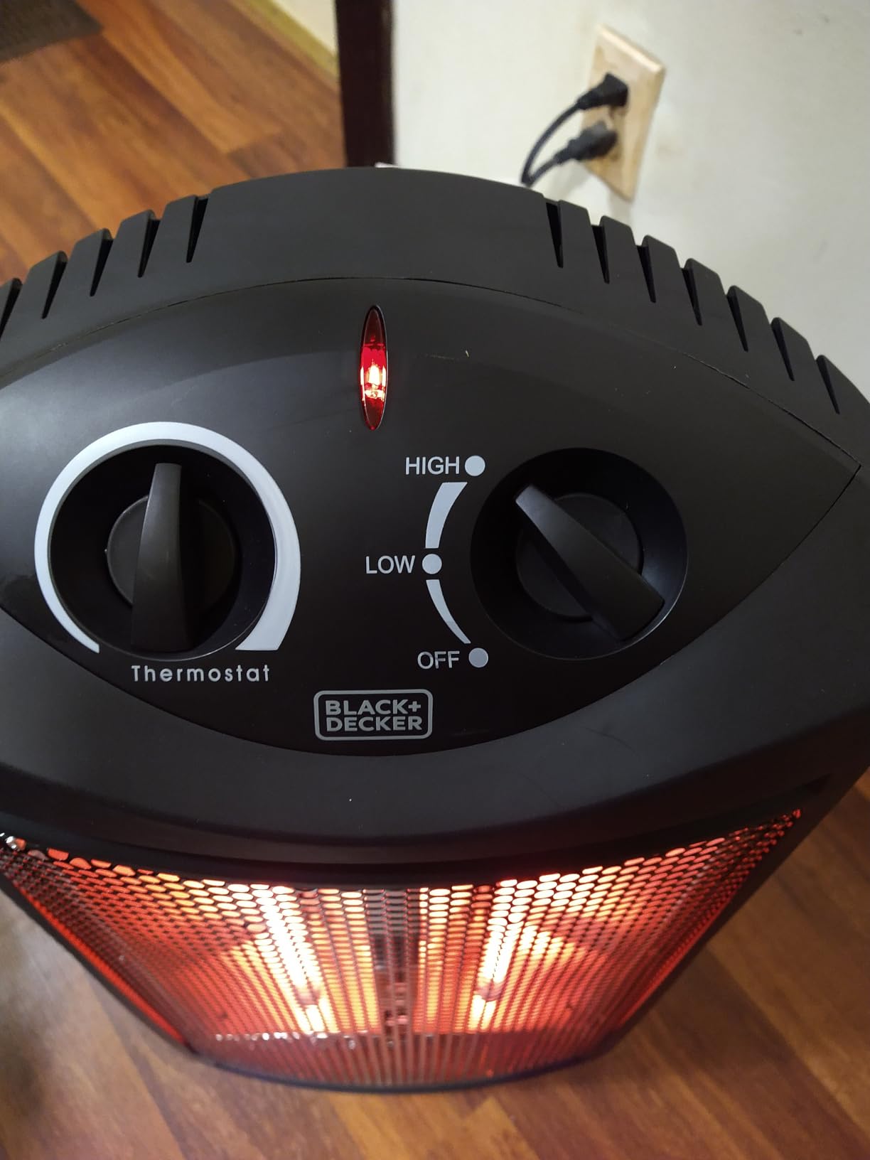BLACK+DECKER Infrared Radiant Quartz Tower Heater, 1500W Space Heater with Adjustable Thermostat, Portable Heater with 2 Settings customer photo 1