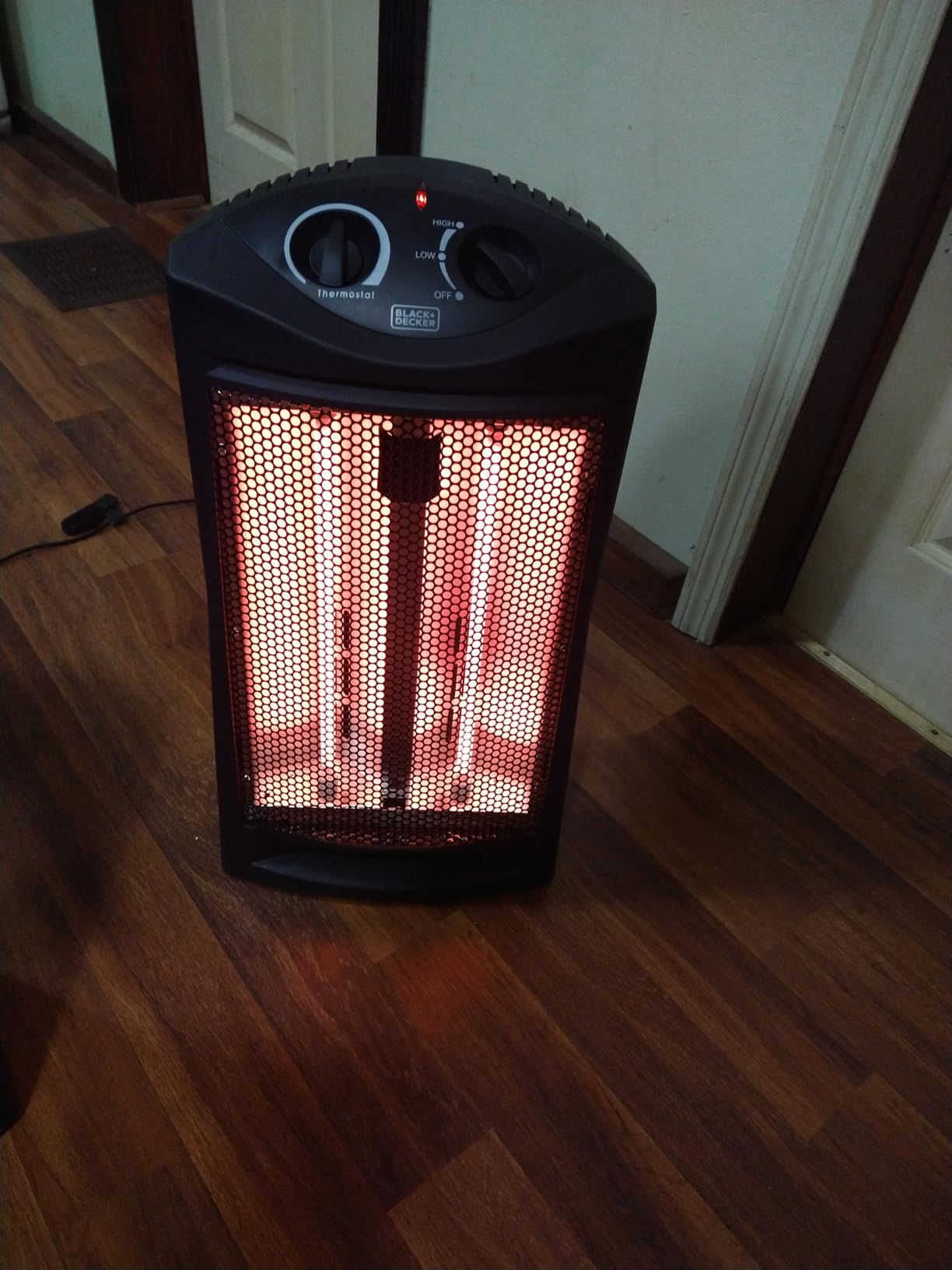BLACK+DECKER Infrared Radiant Quartz Tower Heater, 1500W Space Heater with Adjustable Thermostat, Portable Heater with 2 Settings customer photo 2
