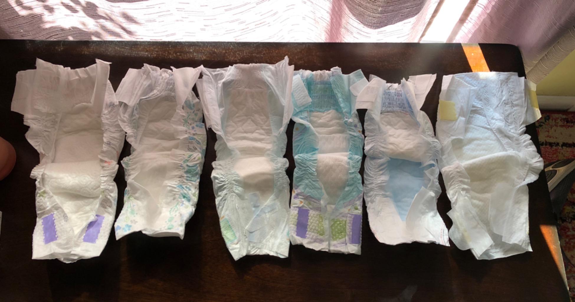 Huggies Little Snugglers Baby Diapers, Size 1 (8-14 lbs), 32 Count customer photo 1