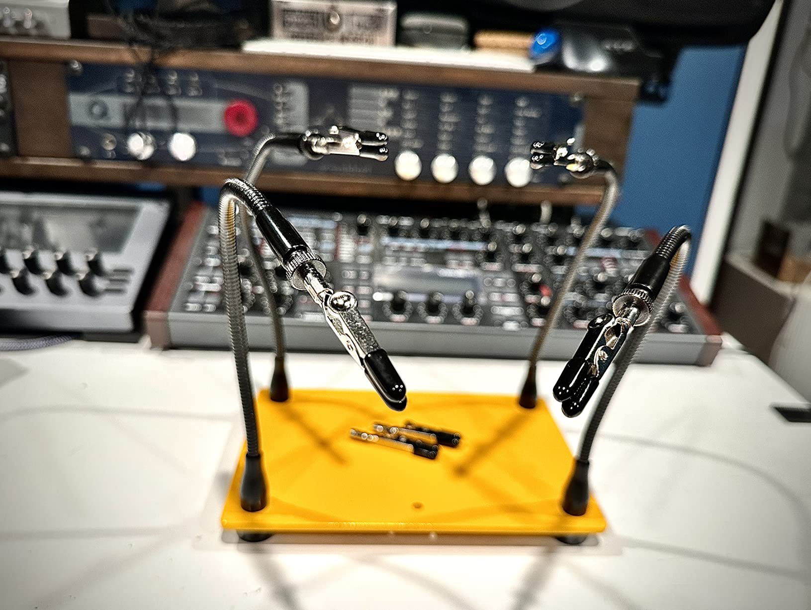 KOTTO Helping Hands Soldering, Third Hand Soldering Tool PCB Holder Four Arms Helping Hands Crafts Jewelry Hobby Workshop Helping Station Non-Slip Steel Weighted Base customer photo 1