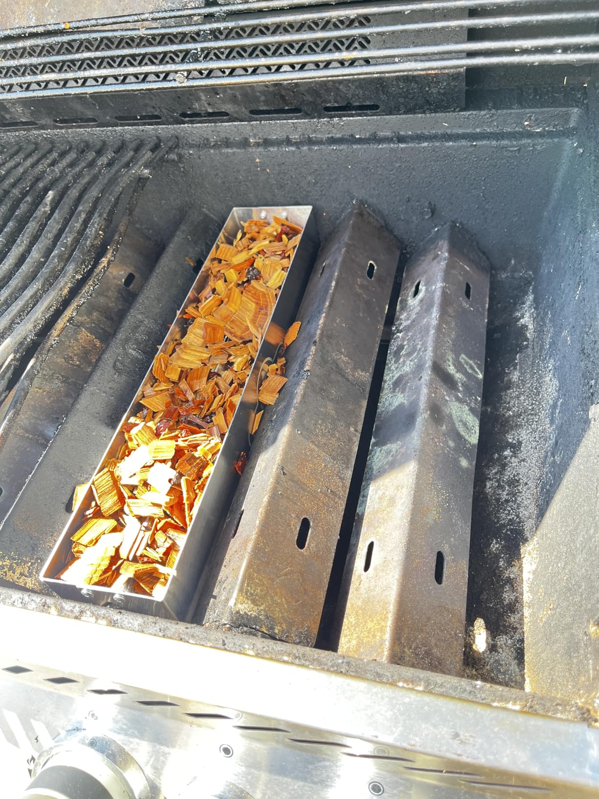 Napoleon Stainless Steel Smoker Box 67013 - Add Smoky Flavor to BBQ, Easily Turn Gas Grill Into Smoker, Add Wood Chips or Chunks to Smoke Food customer photo 1
