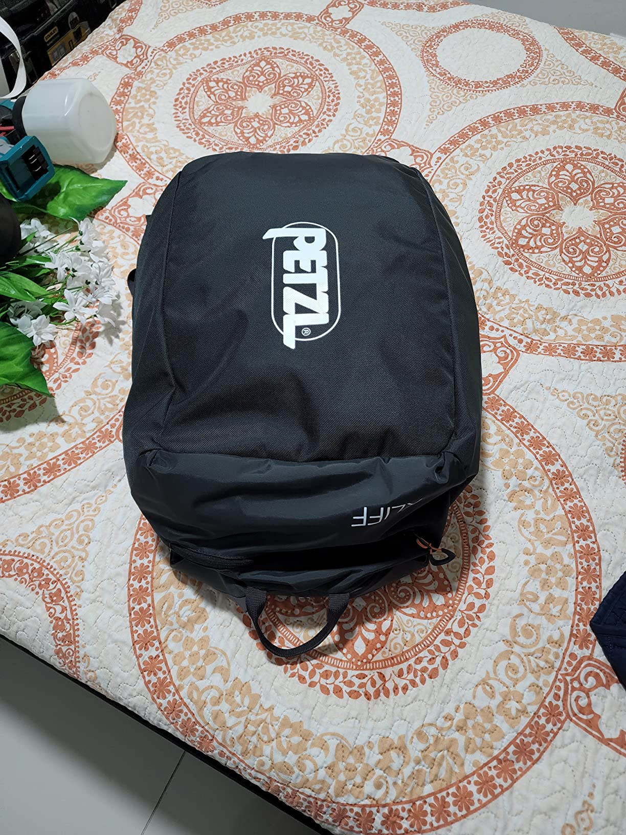 PETZL KLIFF Rope Bag - 36-Liter Rope Bag for Sport Climbing With Removable Tarp - Grey customer photo 2