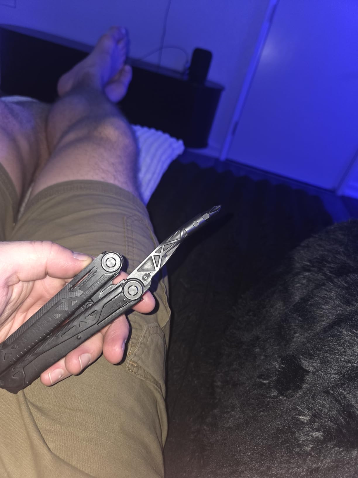 Gerber Gear Dual-Force Multitool - Heavy Duty, Center Axis Driver, Blunt Nose Pliers with Saw, Wire Cutters, Bit Storage, and More - Black customer photo 1