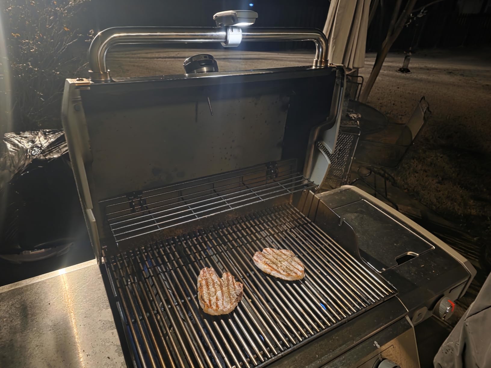 Weber Handle Grill 'N Go Light - LED Grill Light for Cooking with Motion Sensor, Detachable Handle-Mounted Illumination for Genesis, Spirit & Summit Gas Grills - Grill Accessory customer photo 1