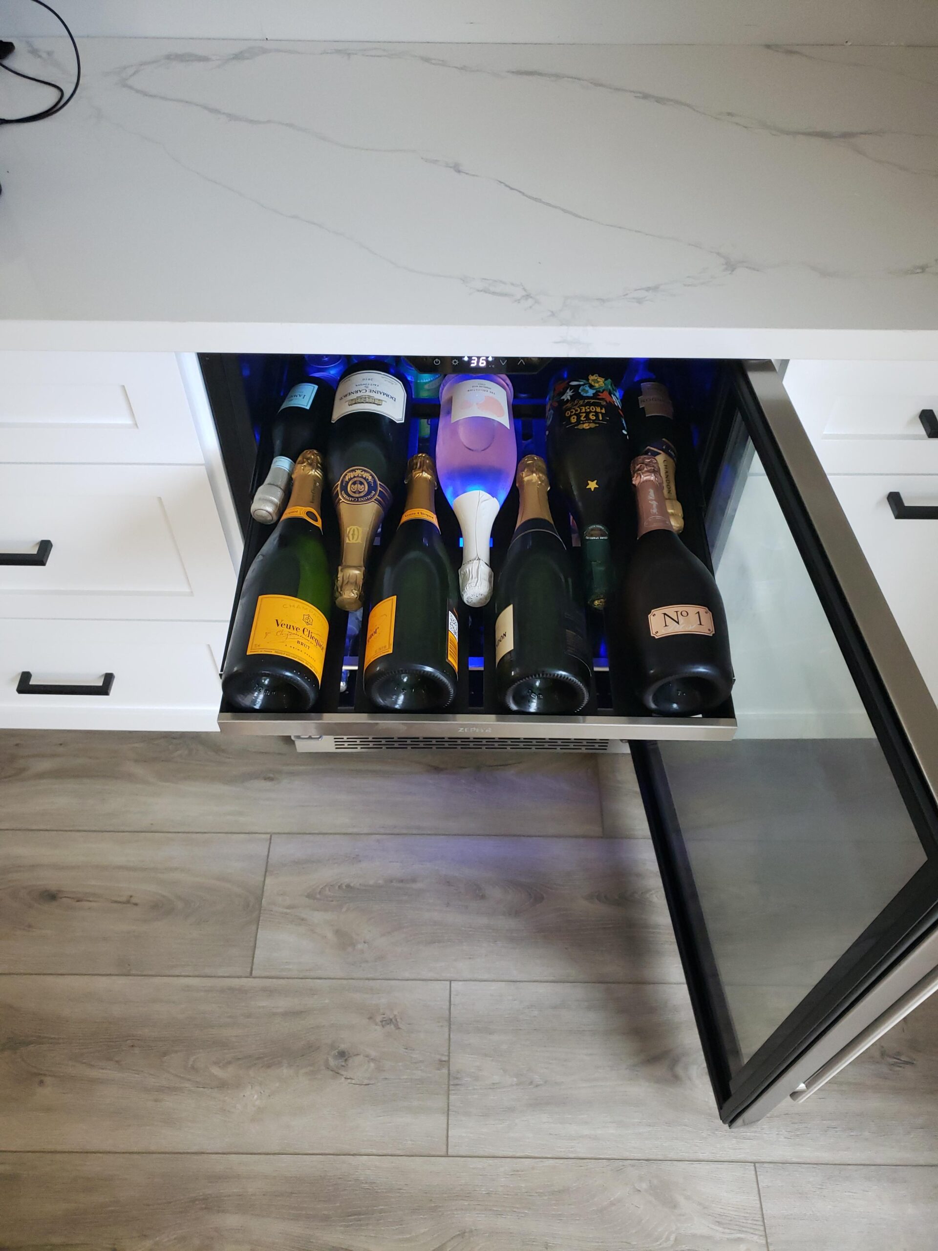 Zephyr Presrv 24 Inch Beverage and Wine Fridge Single Zone Under Counter, Built-in Drink Refrigerator, 7 Bottles, 108 x12oz Cans customer photo 1