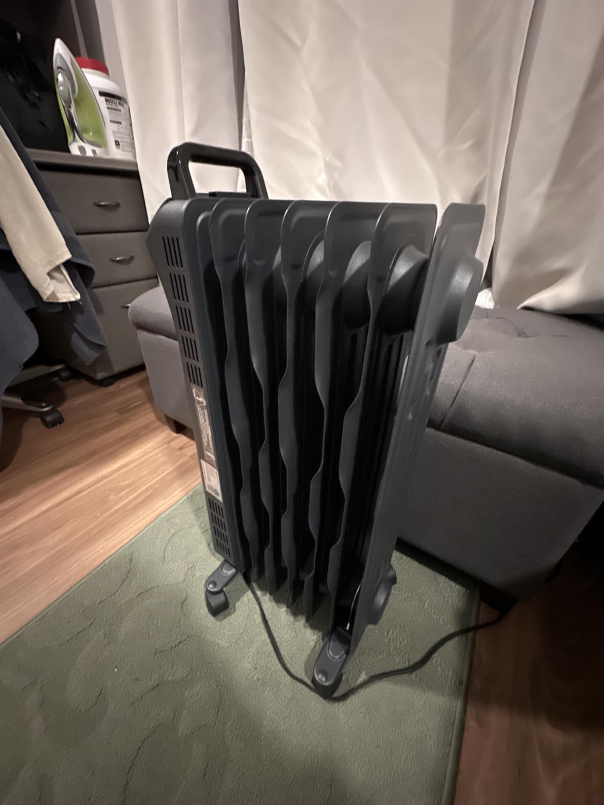 Amazon Basics Portable Oil Space Heater with Remote Control, 7 Oil-Filled Fins, Adjustable Thermostat, 3 Heat Settings, Tip-Over and Overheat Protection, ETL Safety Certificate, 1500W, Black customer photo 1