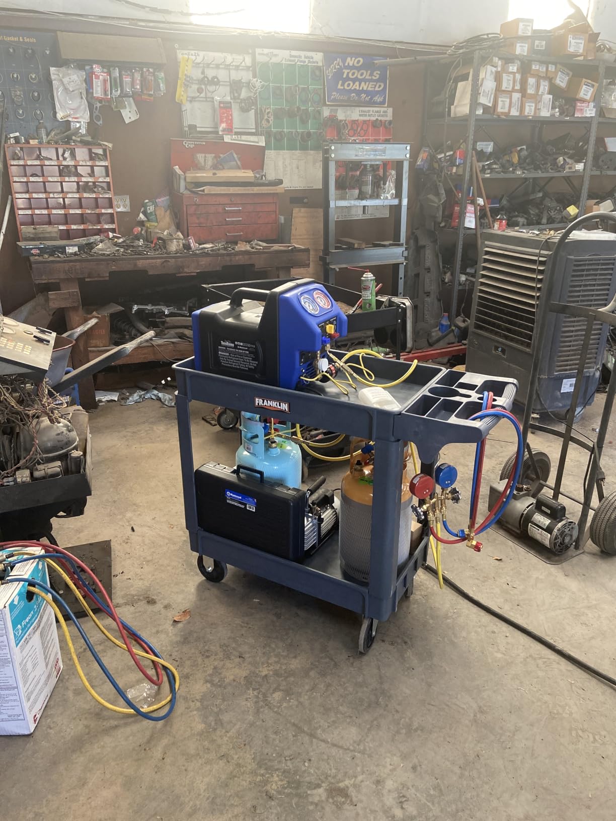 Mastercool 69372 Dual Refrigerant Recovery System - Compatible with R134a & R1234yf, 1/2 HP Oil-Less Compressor, Dual Manifold Gauge Set, 30 lb DOT Tanks with Float Switch customer photo 1