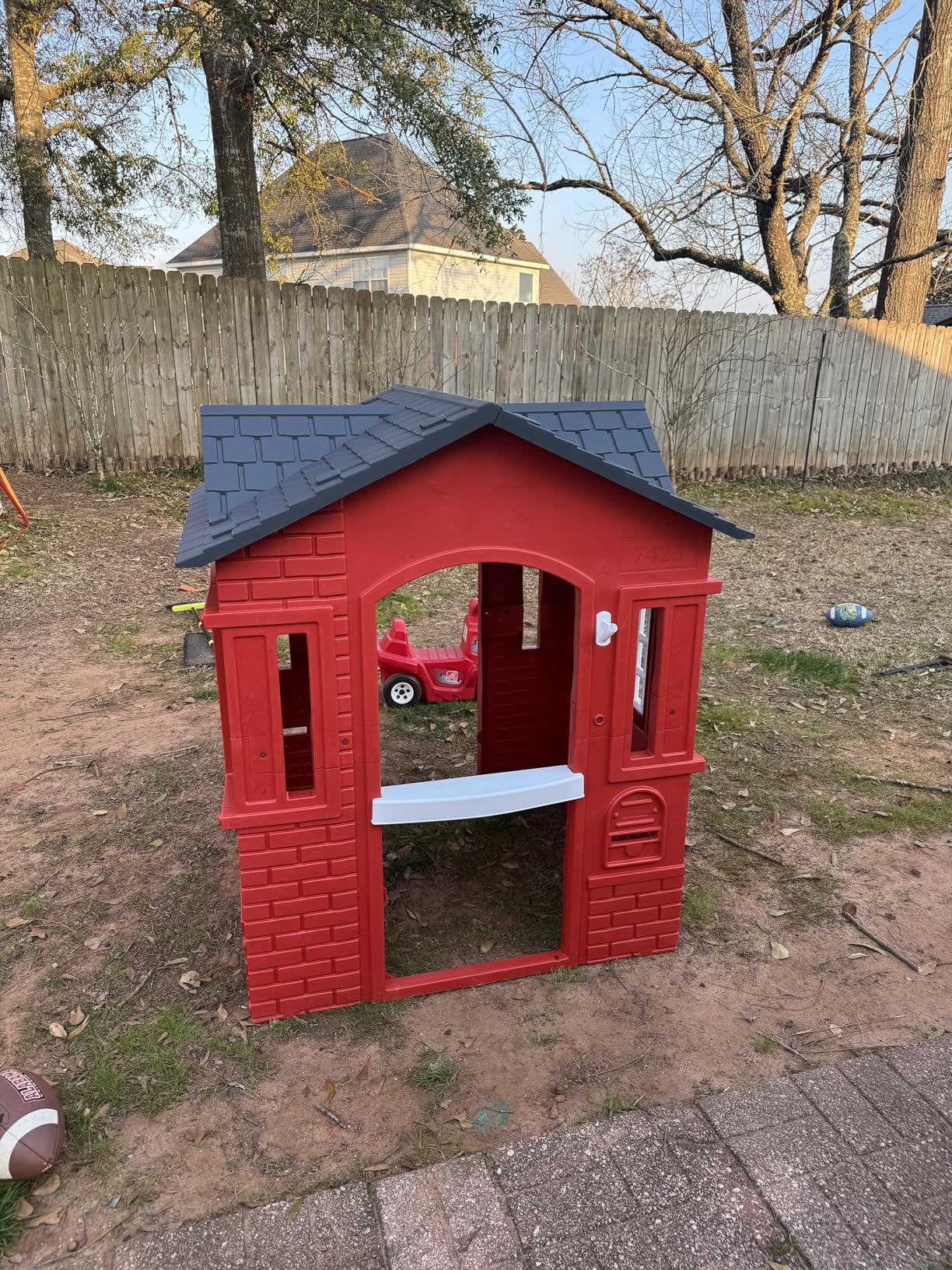 Little Tikes Cape Cottage-Red – (Amazon Exclusive) customer photo 2