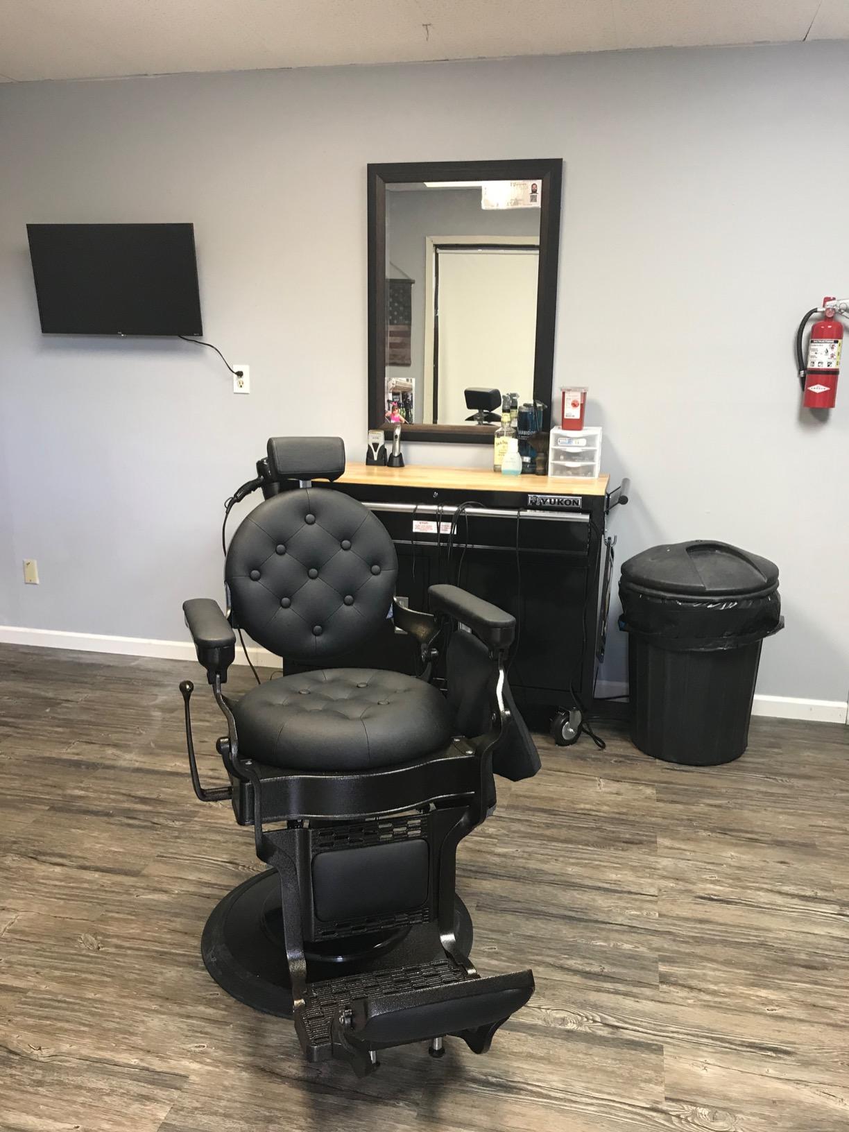 BarberPub Vintage Barber Chair Heavy Duty Metal Frame All Purpose Hydraulic Recline Salon Beauty Spa Equipment 2947 (Black with Grey Frame) customer photo 1