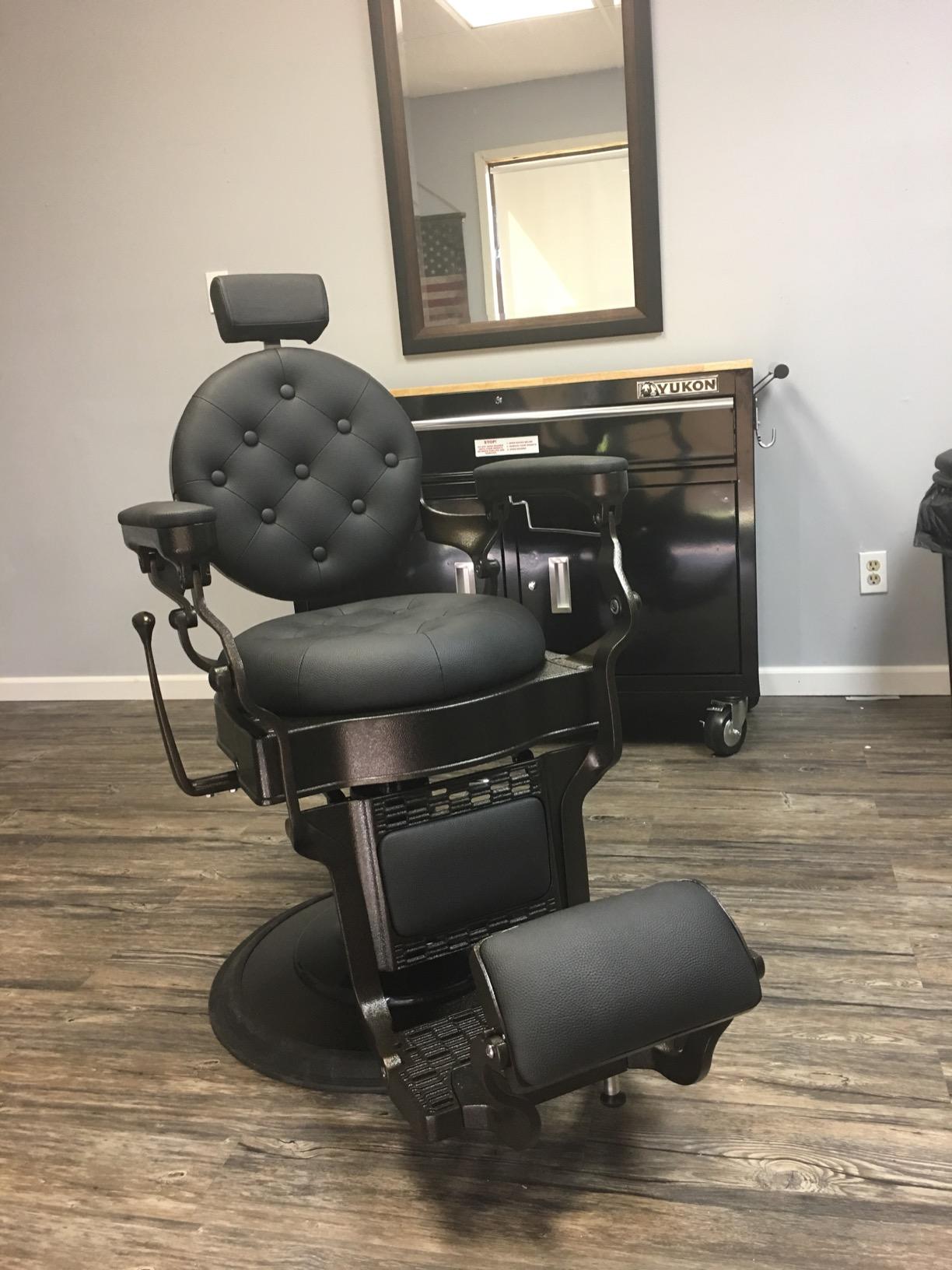 BarberPub Vintage Barber Chair Heavy Duty Metal Frame All Purpose Hydraulic Recline Salon Beauty Spa Equipment 2947 (Black with Grey Frame) customer photo 2