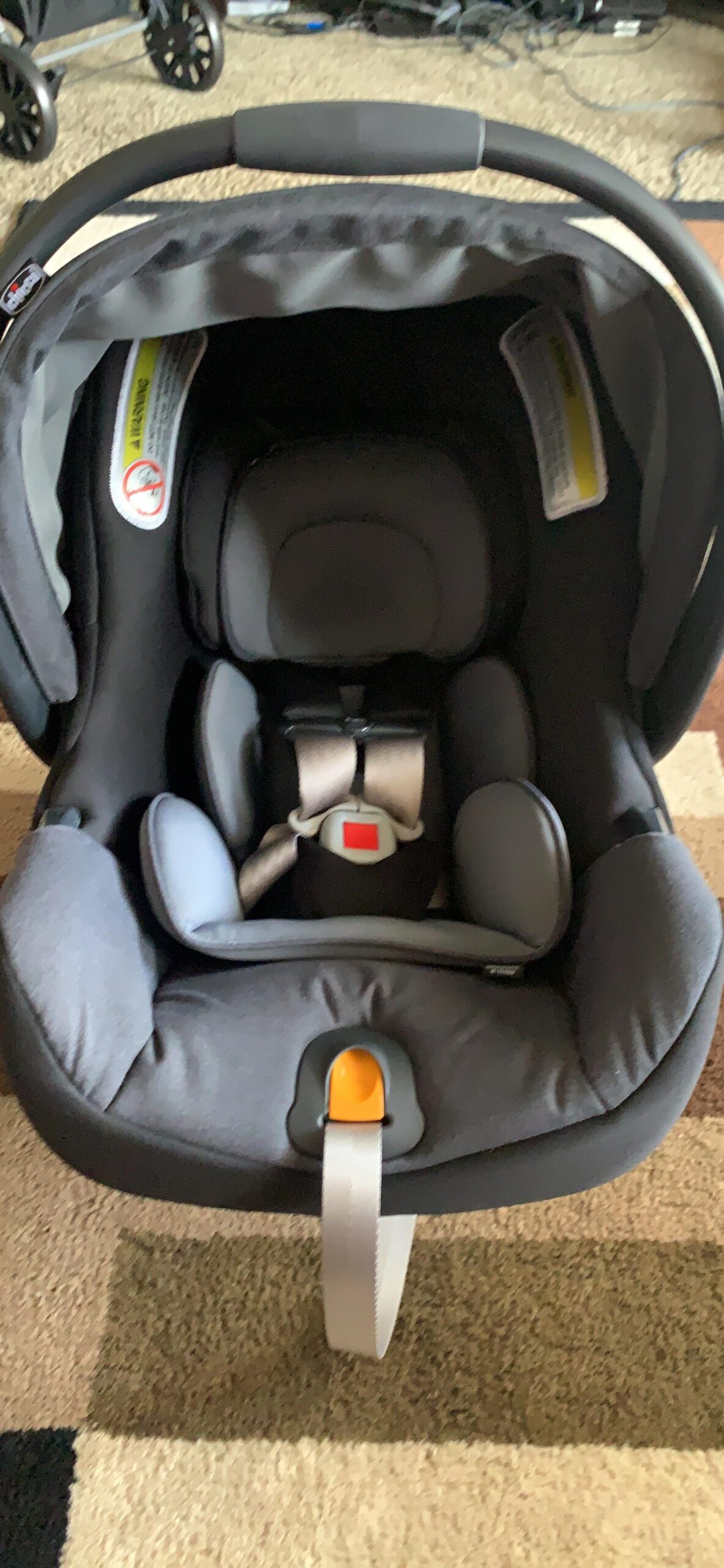 Chicco KeyFit 35 Infant Car Seat and Base, Rear-Facing Seat for Infants 4-35 lbs., Includes Infant Head and Body Support, Compatible with Chicco Strollers, Onyx/Black customer photo 1