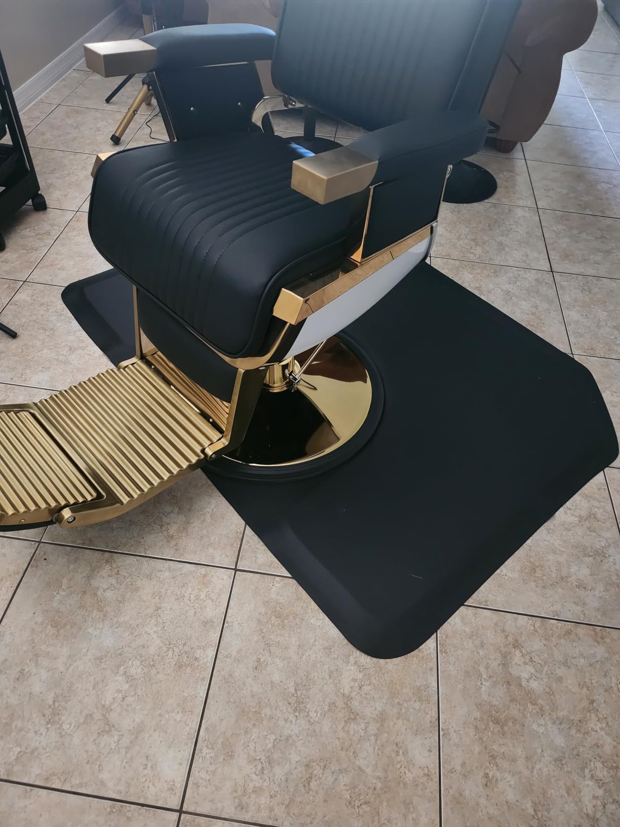 OmySalon 4'x5' - 1/2'' Thick Salon Anti Fatigue Mat for Hairstylist Standing, Barber Floor Matt with Circle Cut Out for Styling Chair, Hair Cutting Hairdressing Equipment customer photo 1