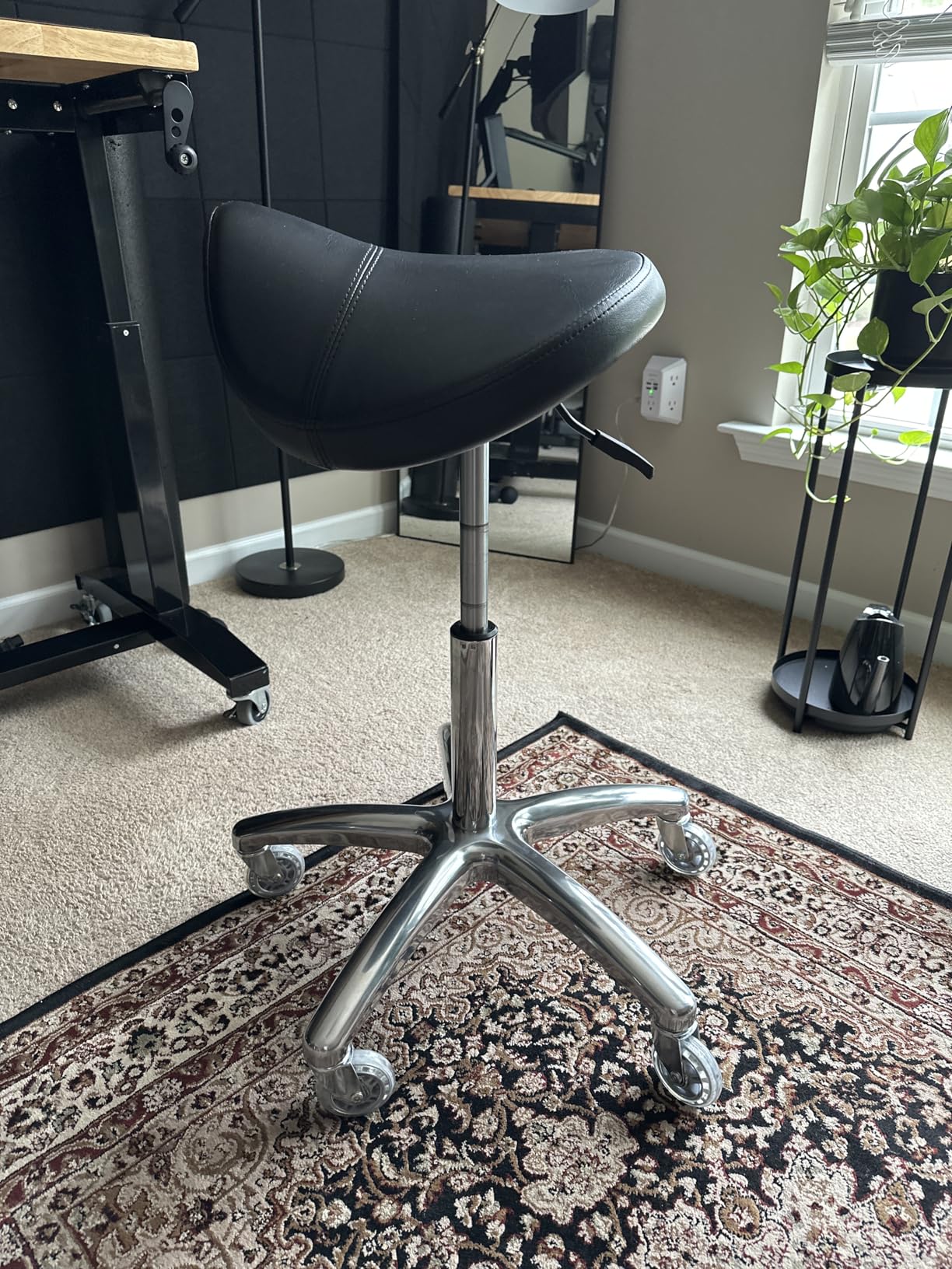 TASALON Saddle Stool - Ergonomic Saddle Chair - Comfortable Saddle Stool with Wheels - Swivel Salon Cutting Stool for Kitchen, Salon, Spa, Tattoo, Pedicure, Massage -Esthetician Chair - Black customer photo 1